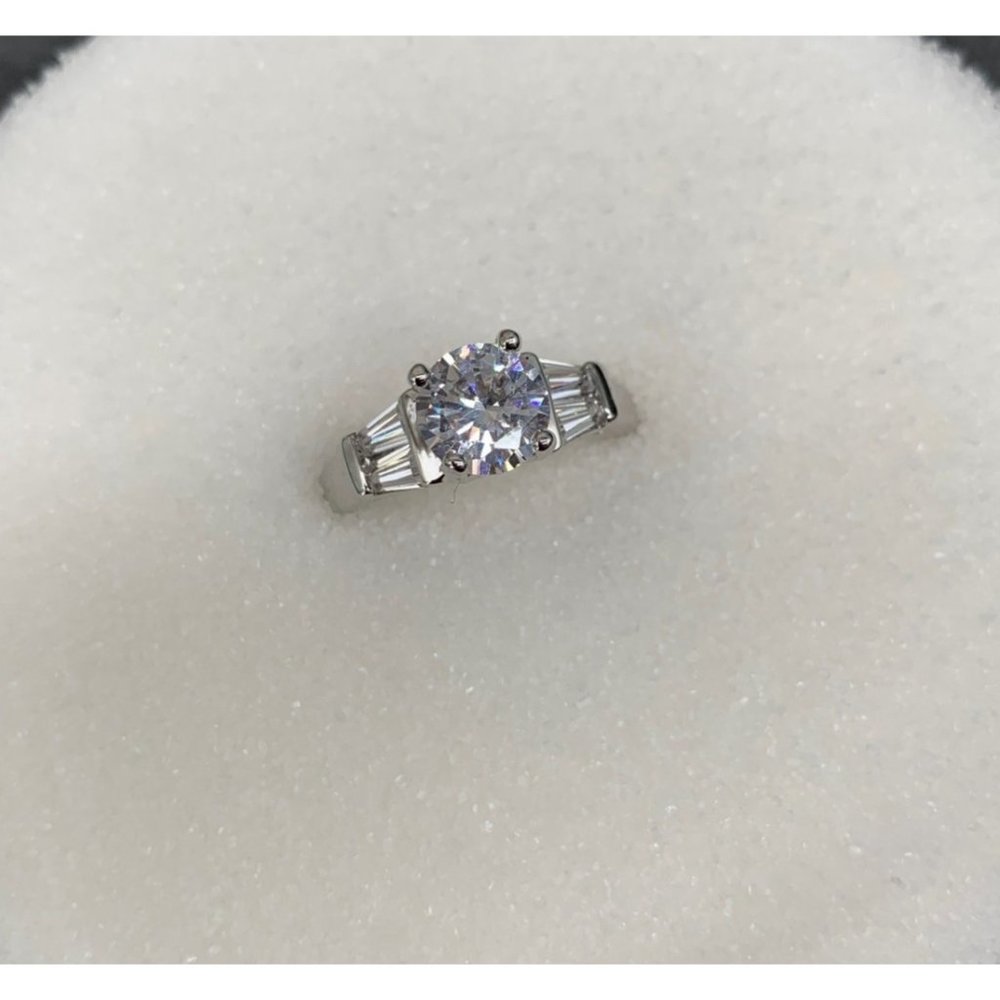 Pretty Clear Stone Ring Size 6